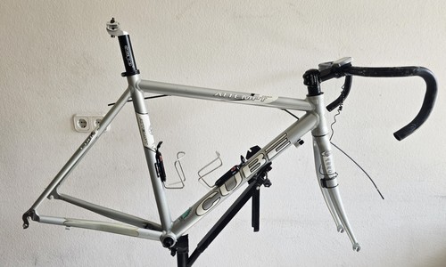 Cube attempt road - cube, frame