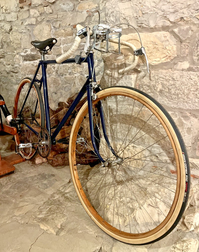 Vintage road bike - road,
